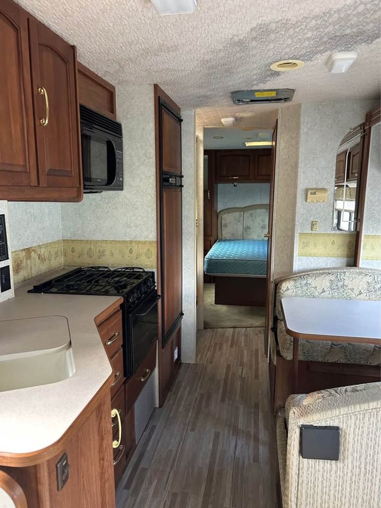 2002 Itasca Sundancer 31C - National Vehicle