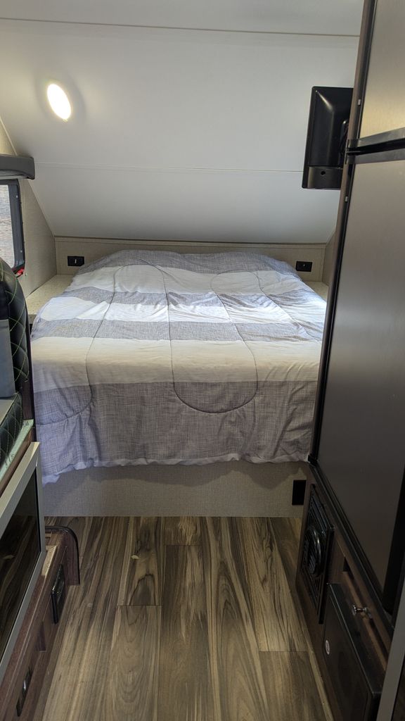 2018 Travel Lite Falcon 23RB - National Vehicle