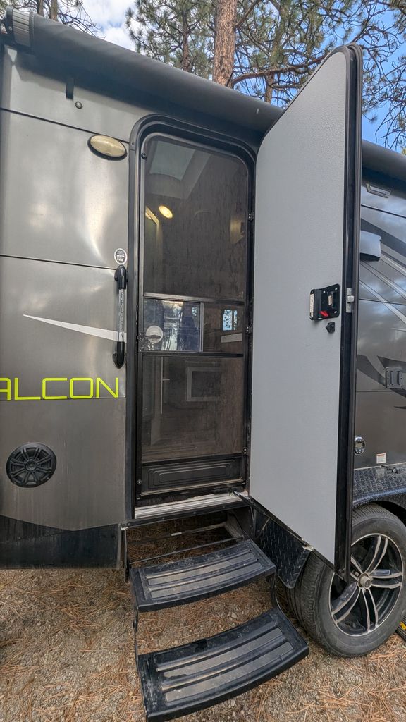 2018 Travel Lite Falcon 23RB - National Vehicle