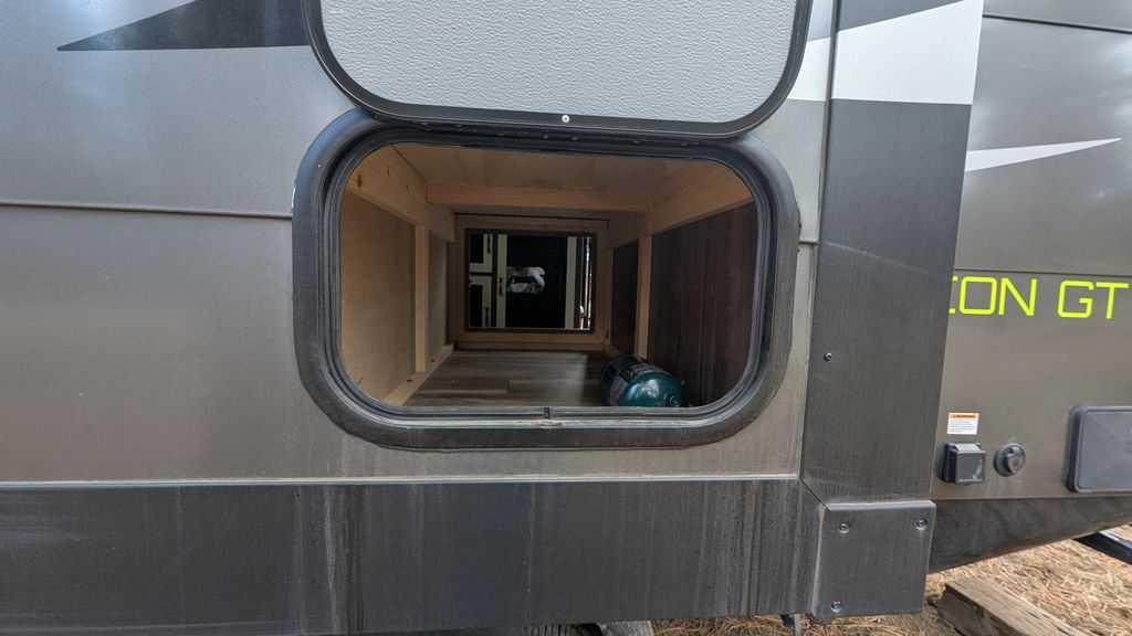 専用3 2018 Travel Lite Falcon 23RB - National Vehicle