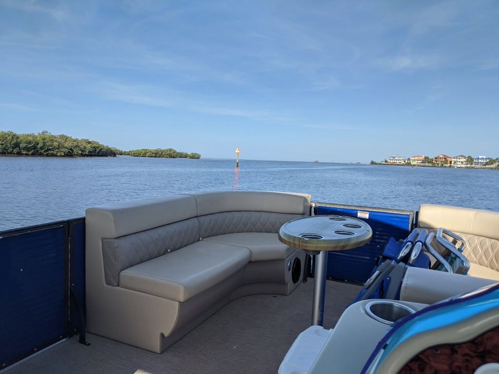 2019 Lexington 5 Series 523 - National Vehicle