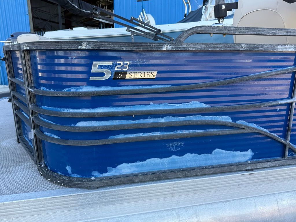 2019 Lexington 5 Series 523 - National Vehicle