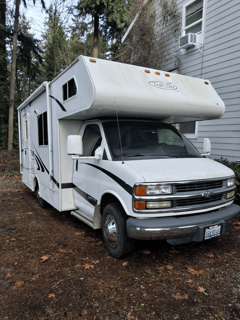 2002 R-Vision Trail-Lite 211 - National Vehicle