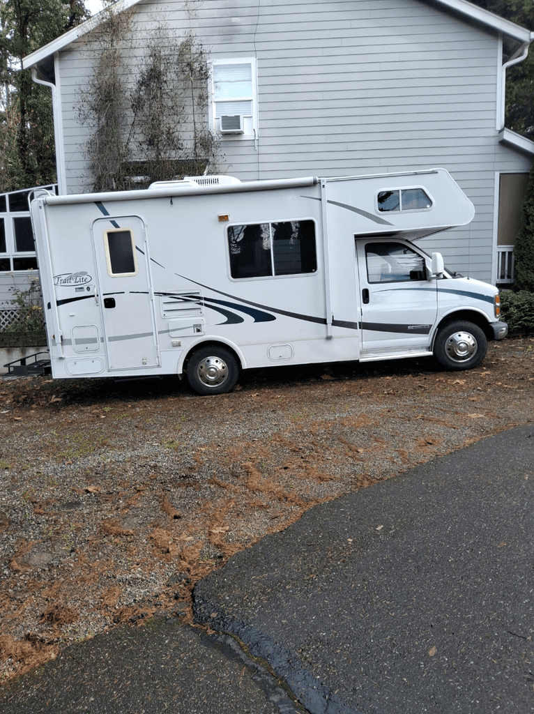 2002 R-Vision Trail-Lite 211 - National Vehicle