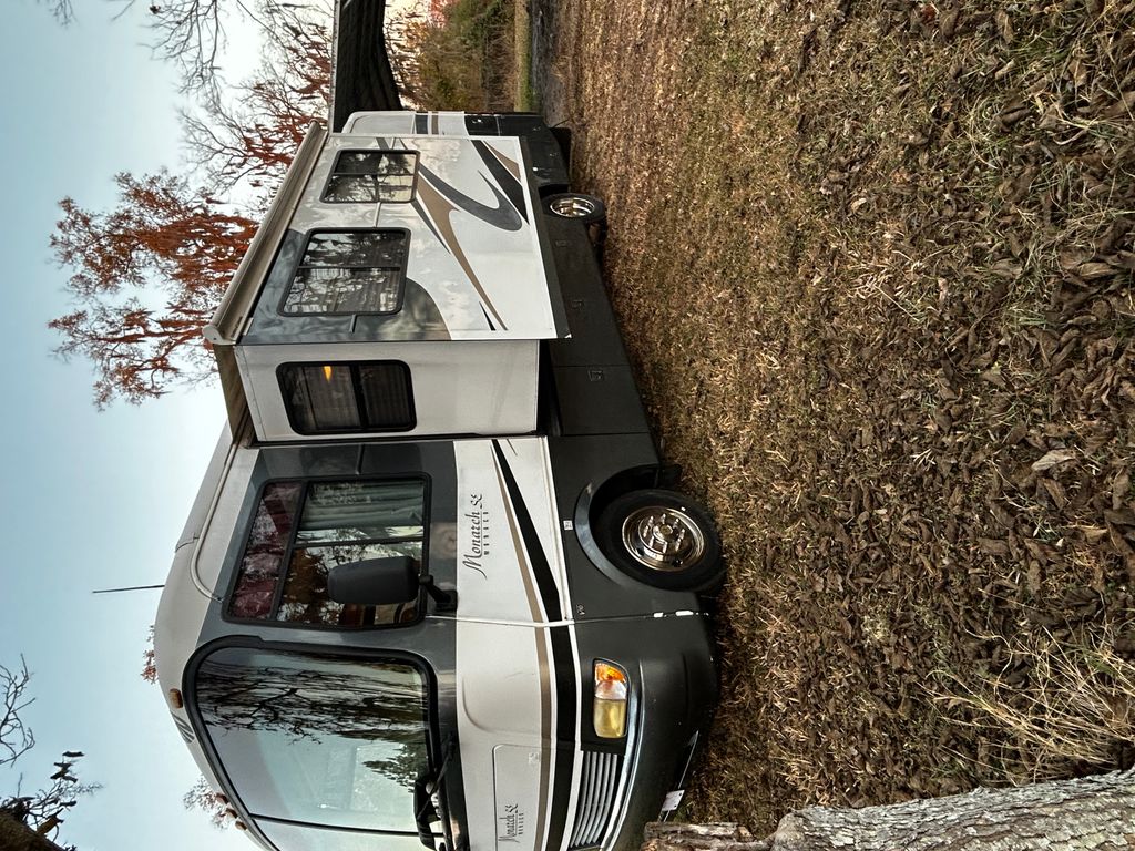2005 Monaco Monarch SE 30PDD - National Vehicle