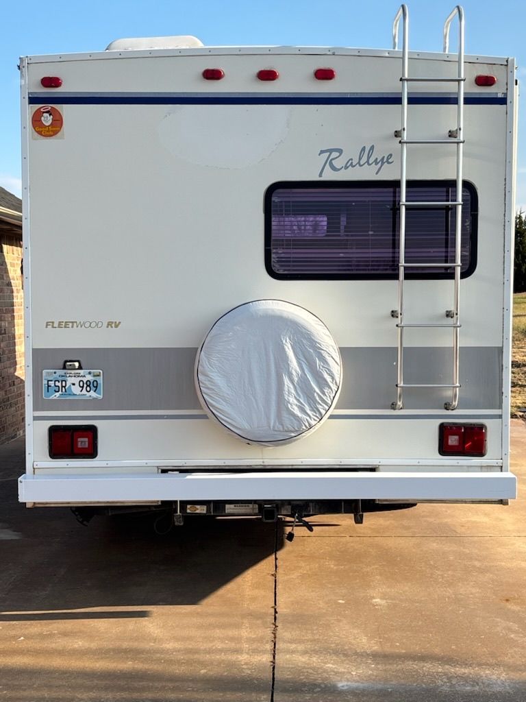 2001 Fleetwood Jamboree Rallye 23B - National Vehicle