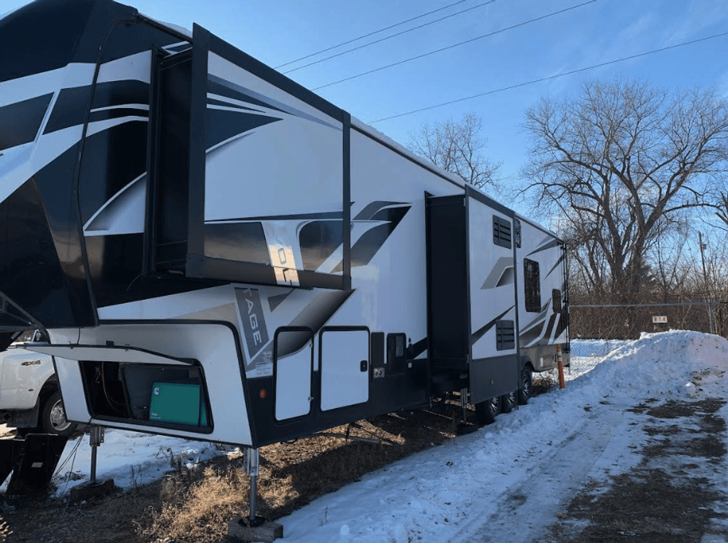 2021 Dutchmen Voltage 3915 - National Vehicle