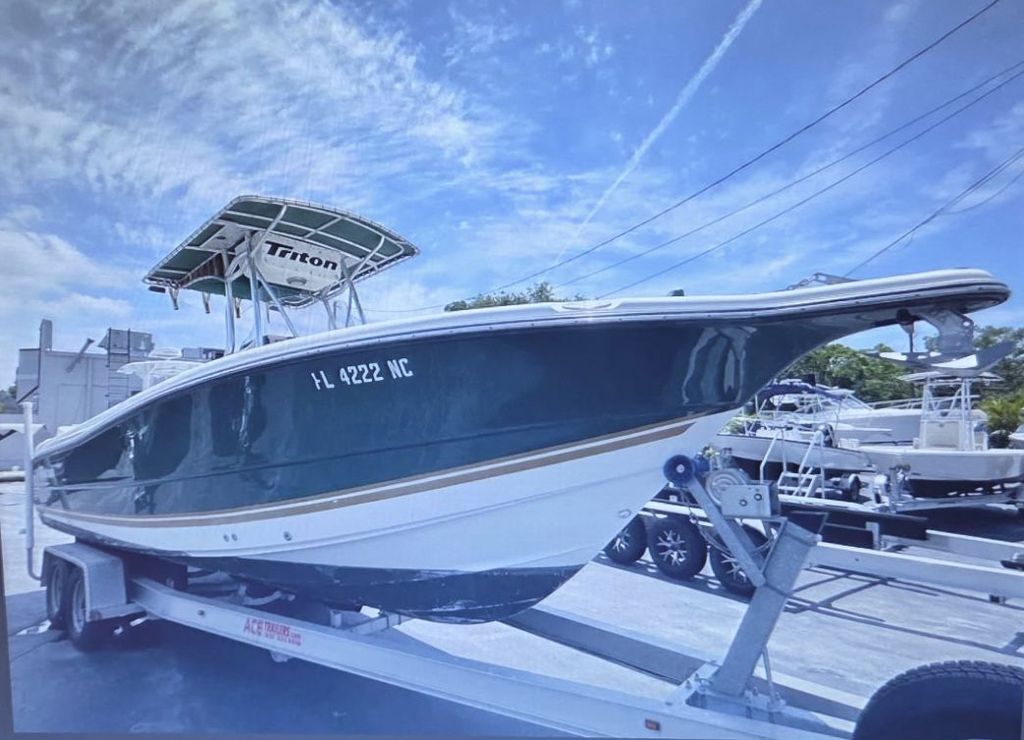 2005 Triton 2486 CC - National Vehicle