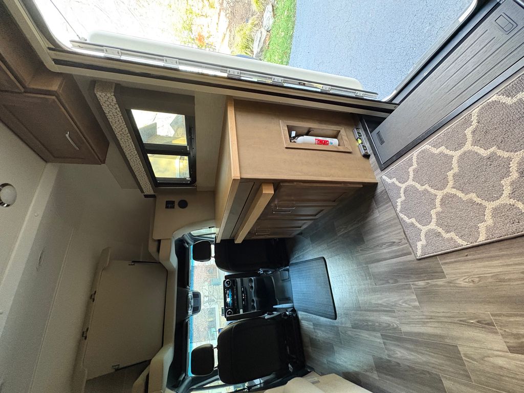 WEST 公式写真 2023 Tiffin Motorhomes Wayfarer 25JW - National Vehicle