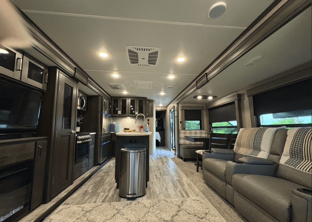 2020 Grand Design Reflection 315RLTS - National Vehicle