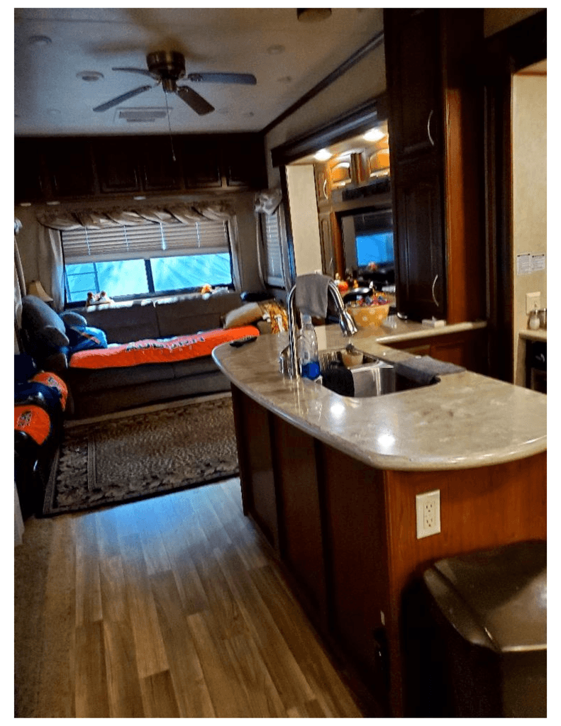ヴィータ 2014 Palomino by Forest River Columbus 365RL - National Vehicle
