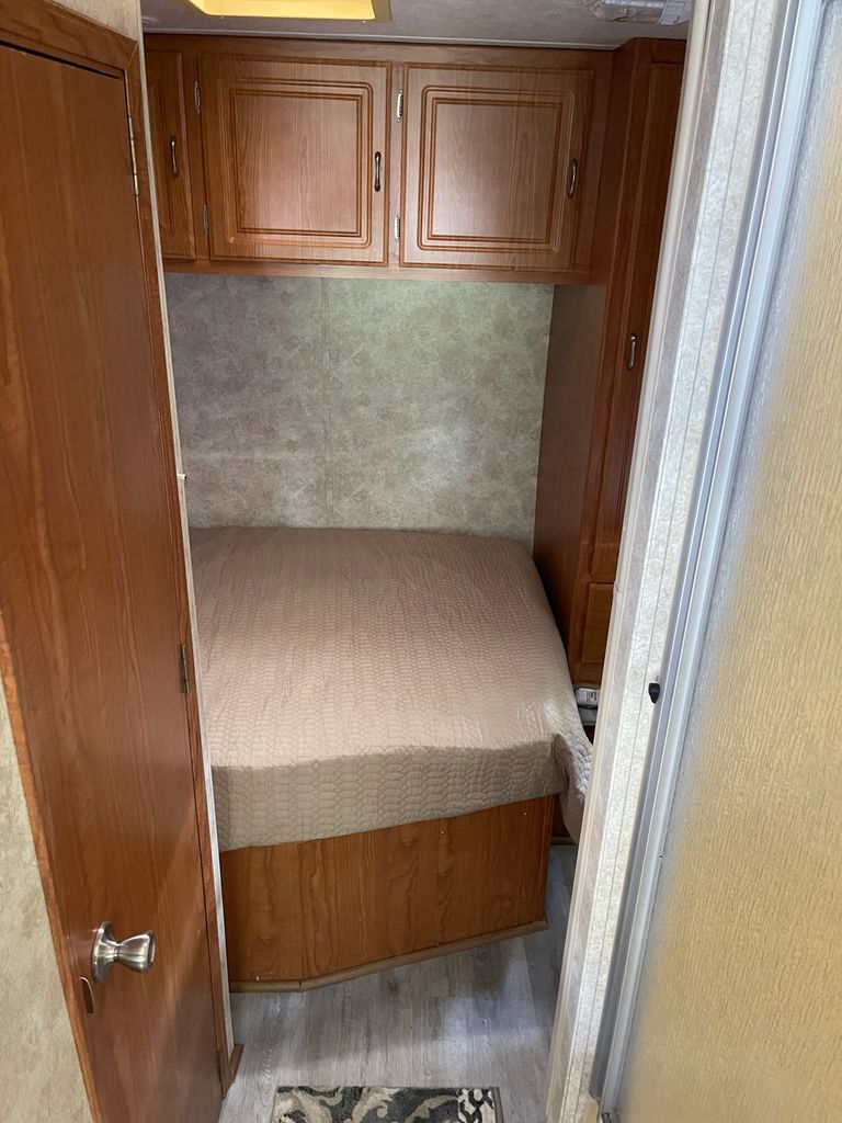2004 Coachmen Freelander Deluxe/Premier 2400WB - National Vehicle
