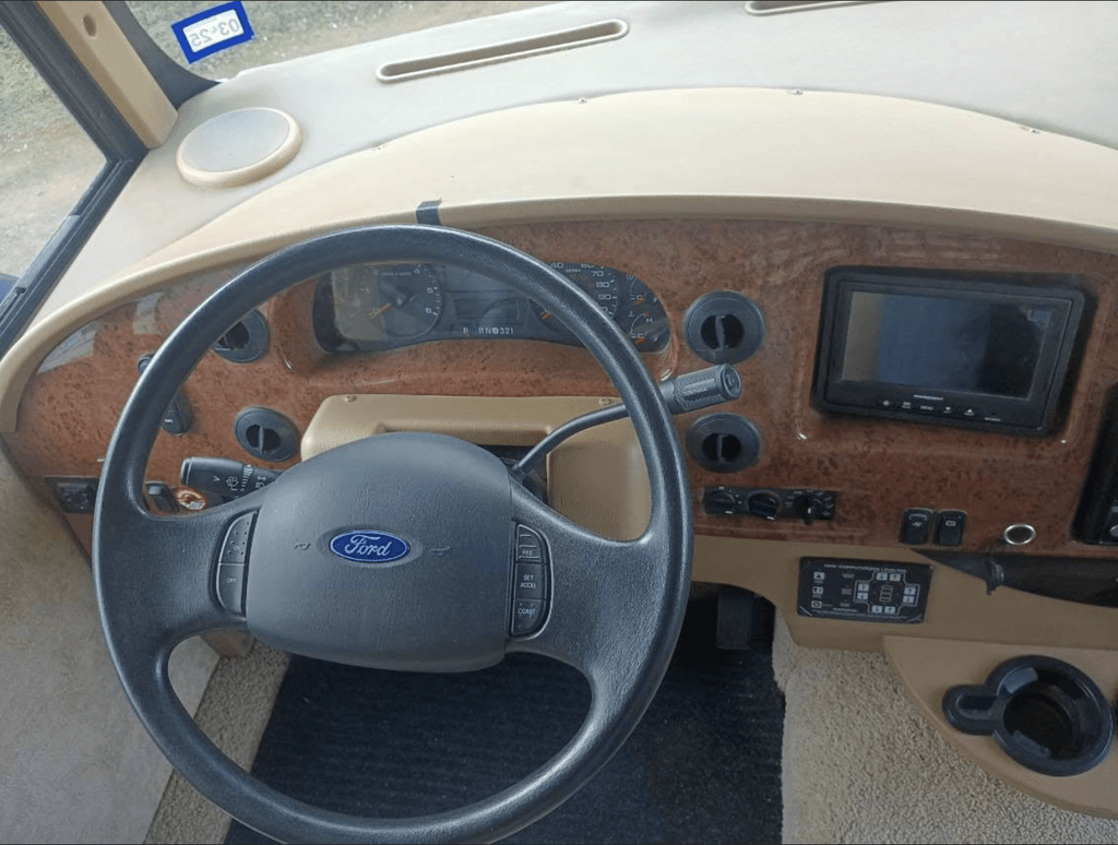 2011 Winnebago Vista 26P - National Vehicle