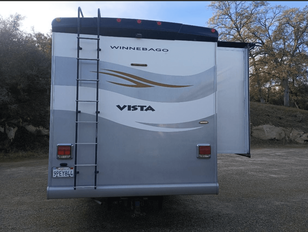 2011 Winnebago Vista 26P - National Vehicle