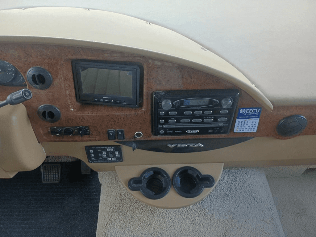 2011 Winnebago Vista 26P - National Vehicle