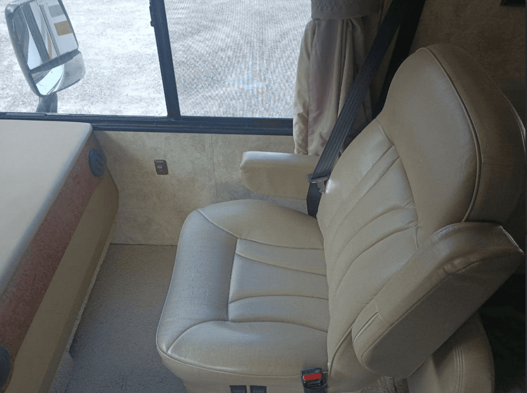 2011 Winnebago Vista 26P - National Vehicle