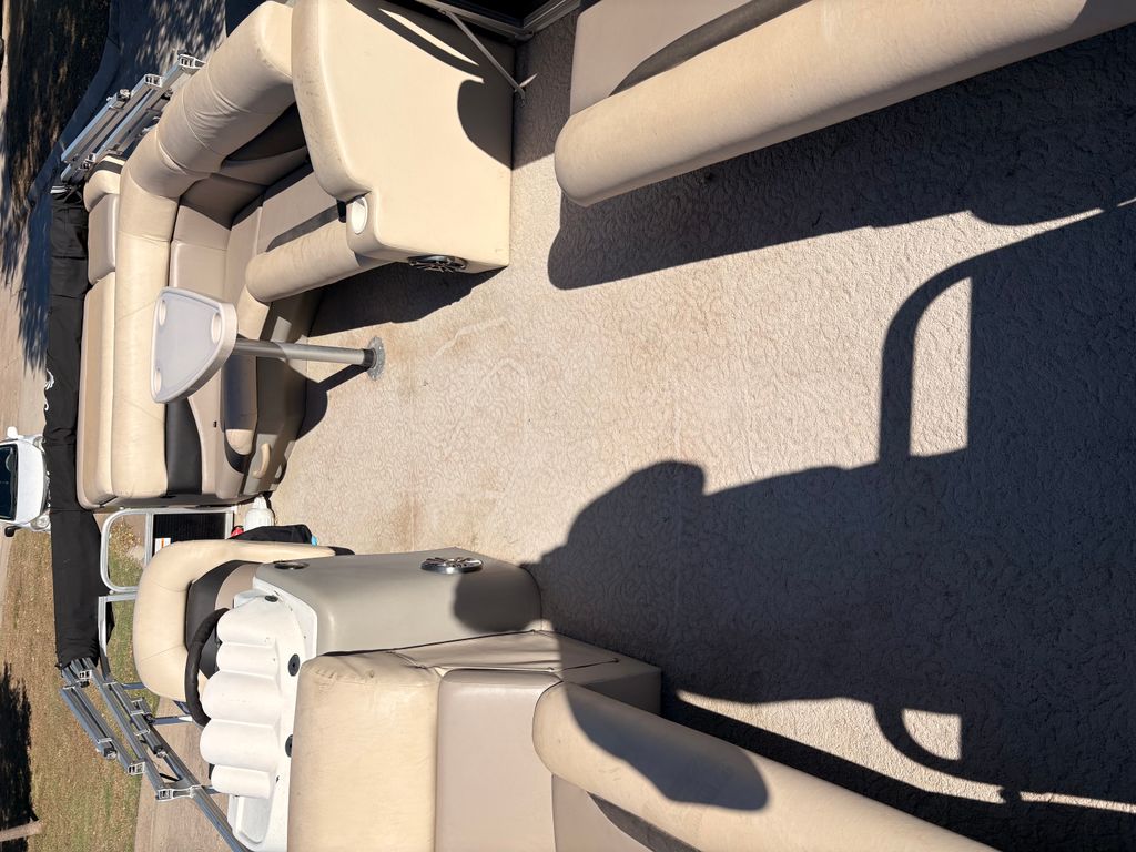 2010 Lowe Suncruiser SS210 - National Vehicle