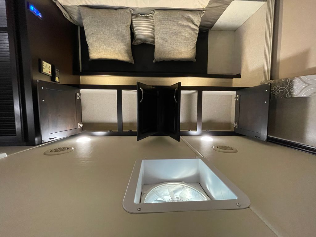 2018 Dynamax DX3 37BH - National Vehicle