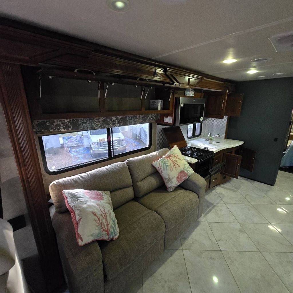 2014 Coachmen Cross Country 404RB - National Vehicle