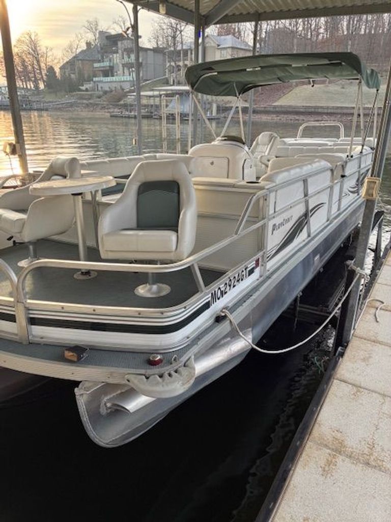 2004 PlayCraft Ultra 2600 - National Vehicle