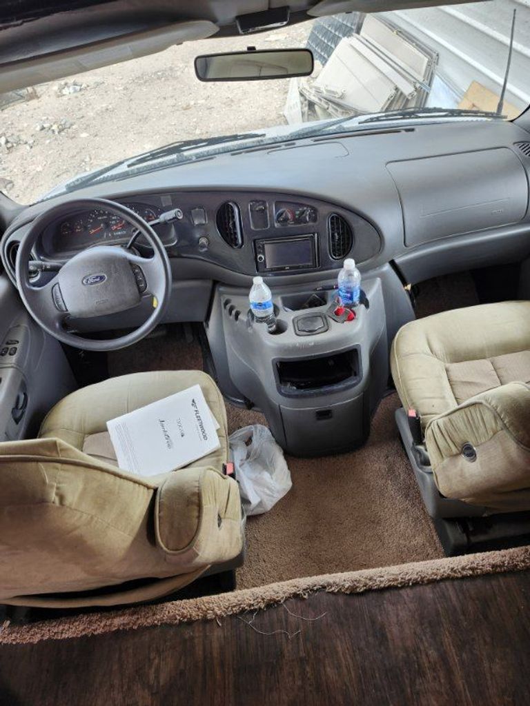 2005 Fleetwood Jamboree 31M - National Vehicle