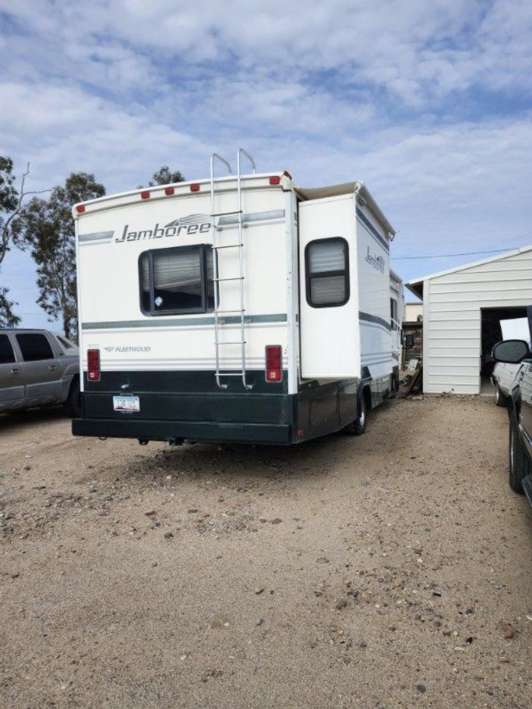 2005 Fleetwood Jamboree 31M - National Vehicle