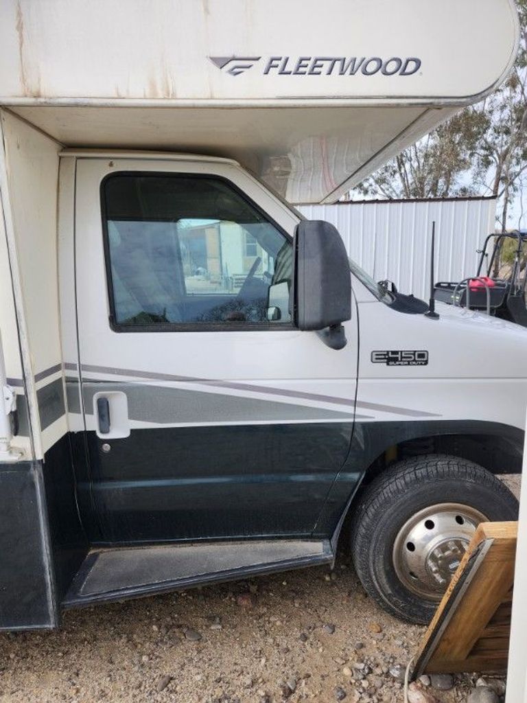 2005 Fleetwood Jamboree 31M - National Vehicle
