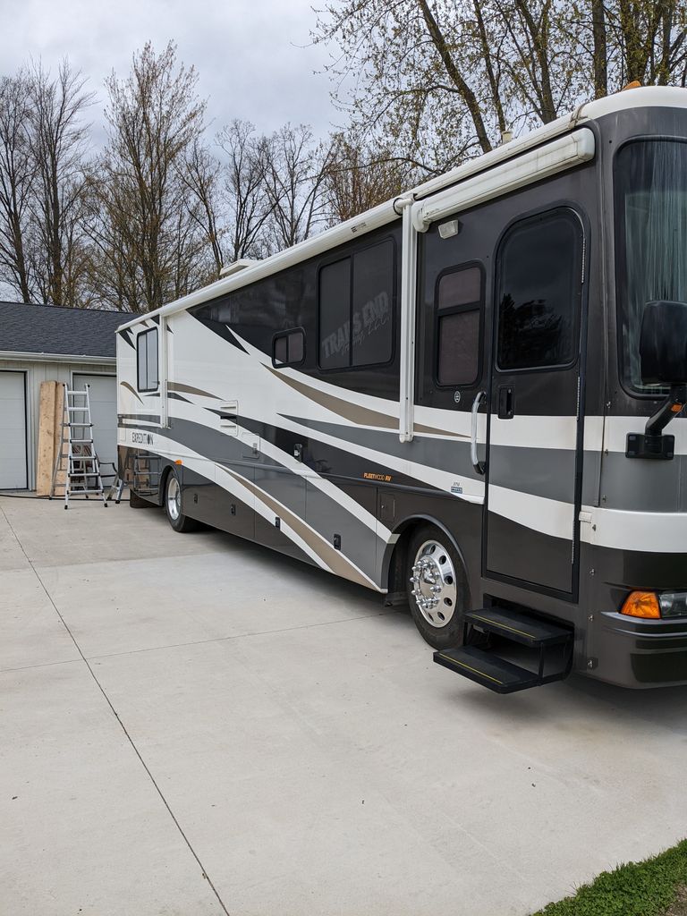 2004 Fleetwood Expedition 37U - National Vehicle