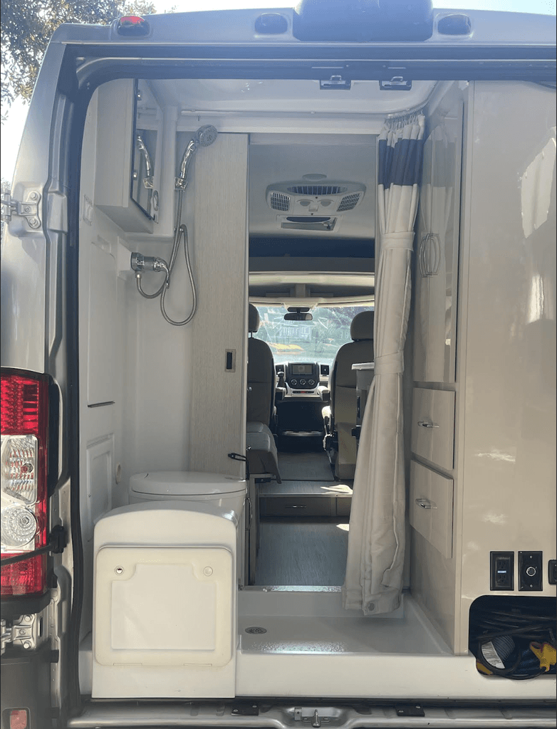2022 Thor Motor Coach Rize 18M - National Vehicle