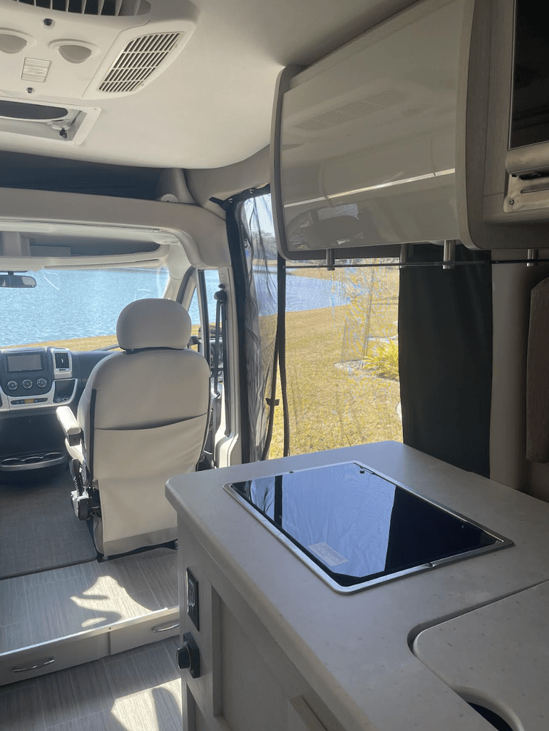 2022 Thor Motor Coach Rize 18M - National Vehicle