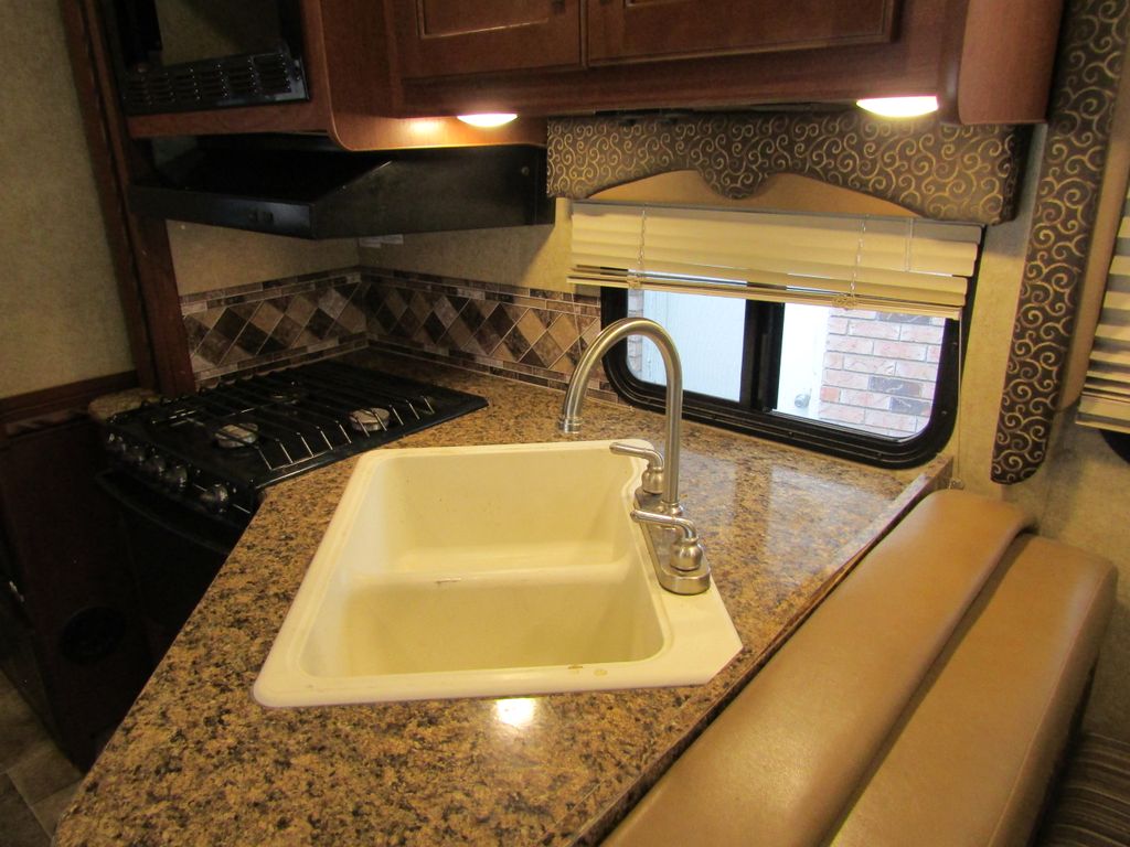 2016 Thor Motor Coach Freedom Elite 29FE - National Vehicle