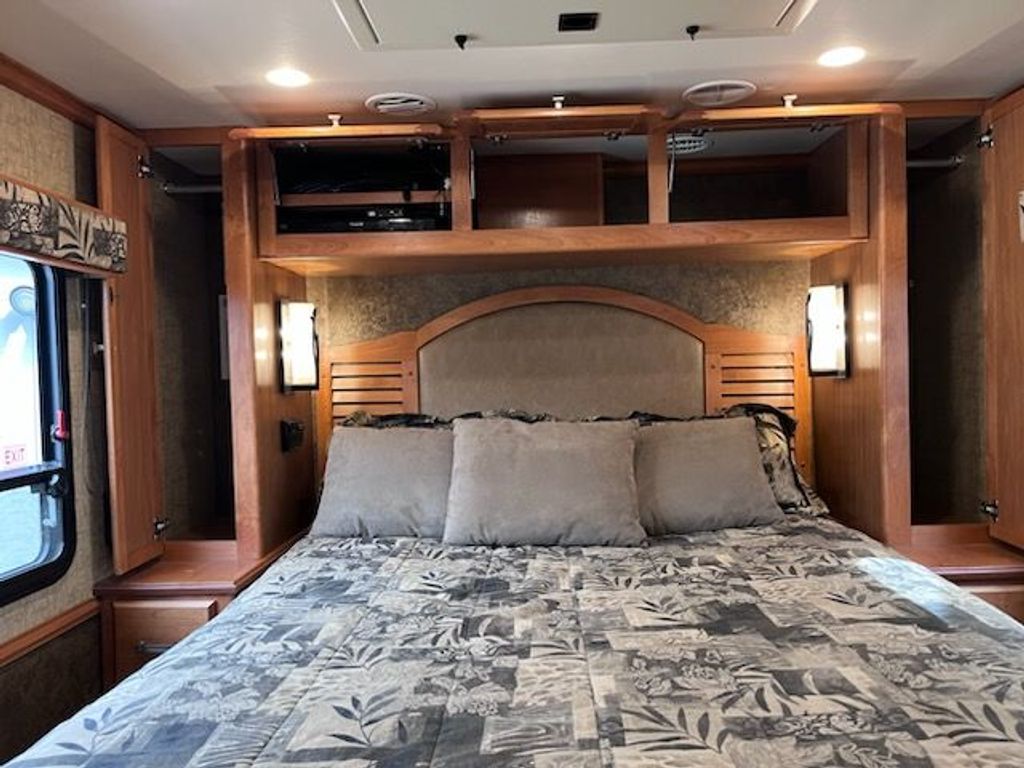 2014 Tiffin Motorhomes Allegro Breeze 32BR - National Vehicle