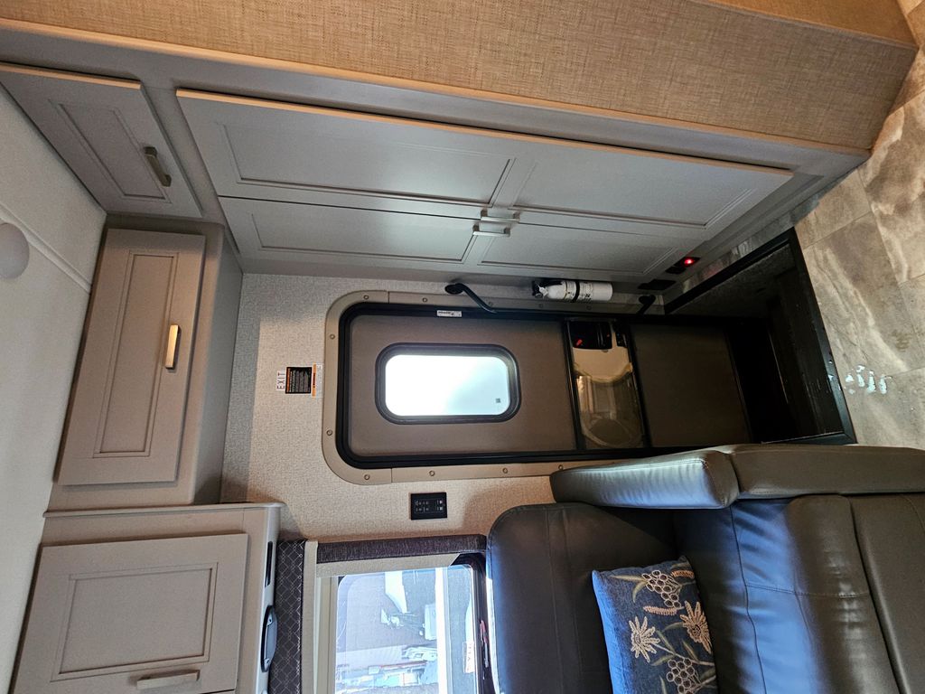 2023 Thor Motor Coach Omni XG32 4x4 - National Vehicle
