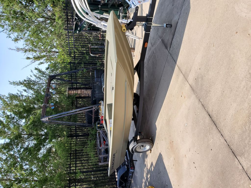 2020 Tracker 1648 - National Vehicle