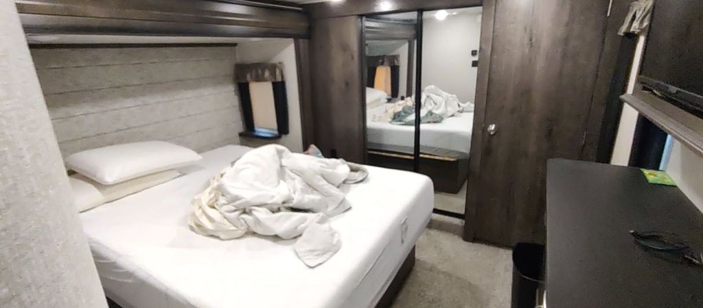 TK様 2019 Keystone Montana High Country 305RL - National Vehicle
