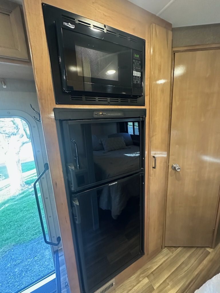 2019 Thor Motor Coach Quantum Sprinter 24CR - National Vehicle