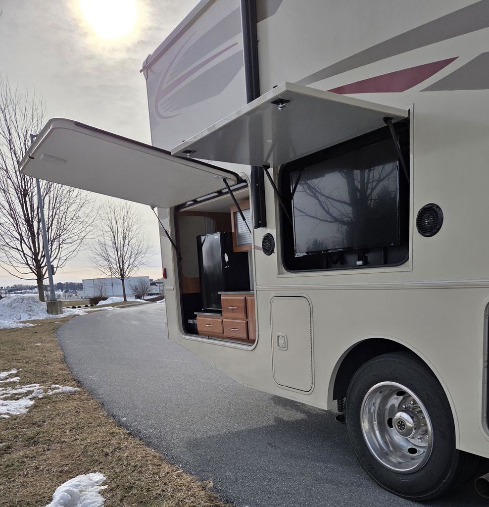 ラ 2018 Winnebago Vista 29VE - National Vehicle