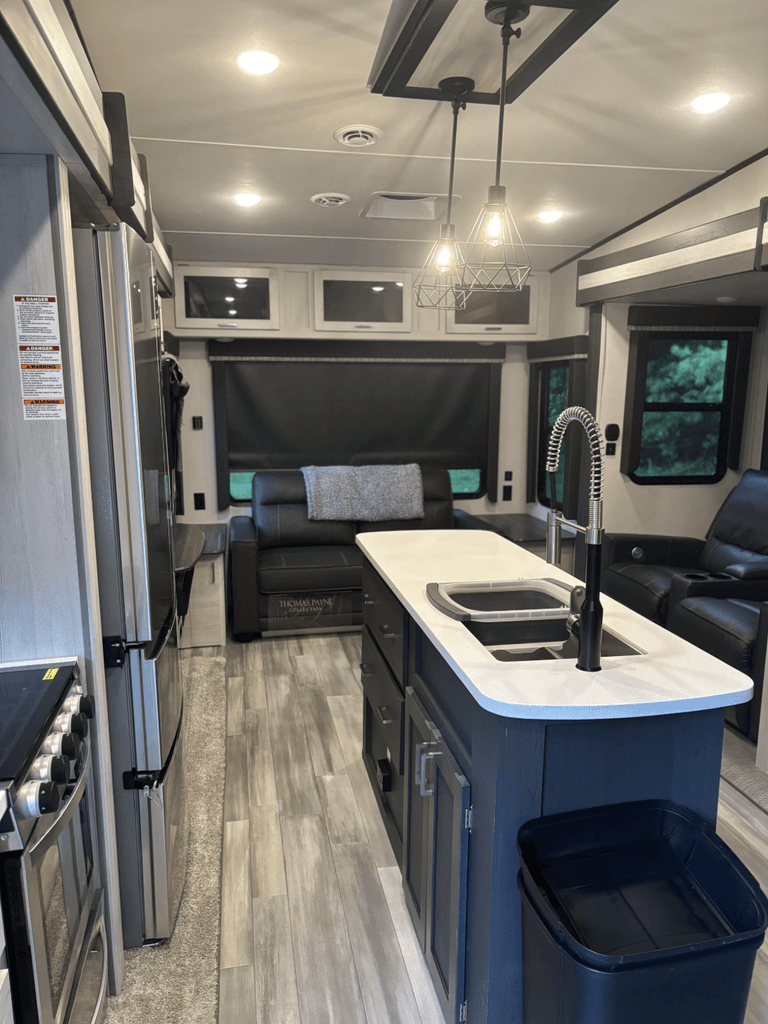2021 Keystone Sprinter Limited 3570LFT - National Vehicle