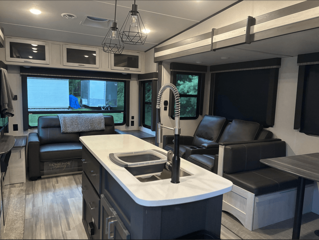 2021 Keystone Sprinter Limited 3570LFT - National Vehicle