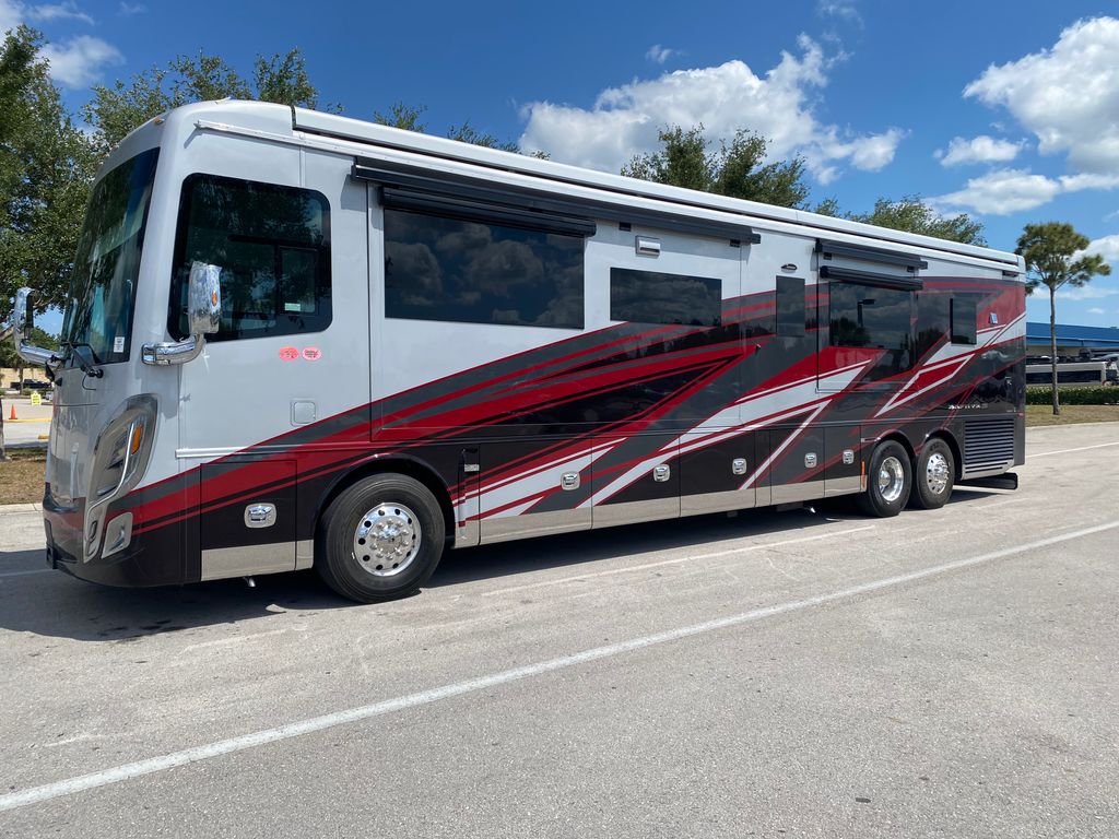 とみー 2025 Tiffin Motorhomes Zephyr 45PZ - National Vehicle