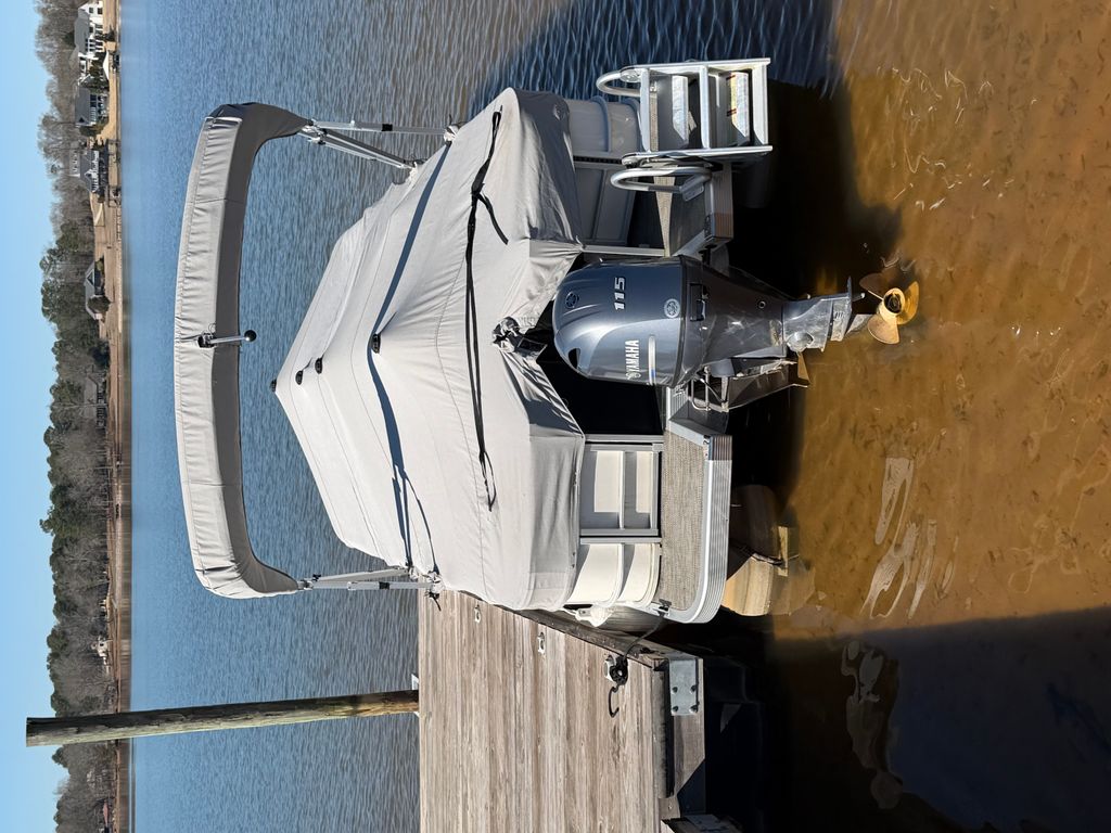 2023 Bennington SX 22 - National Vehicle