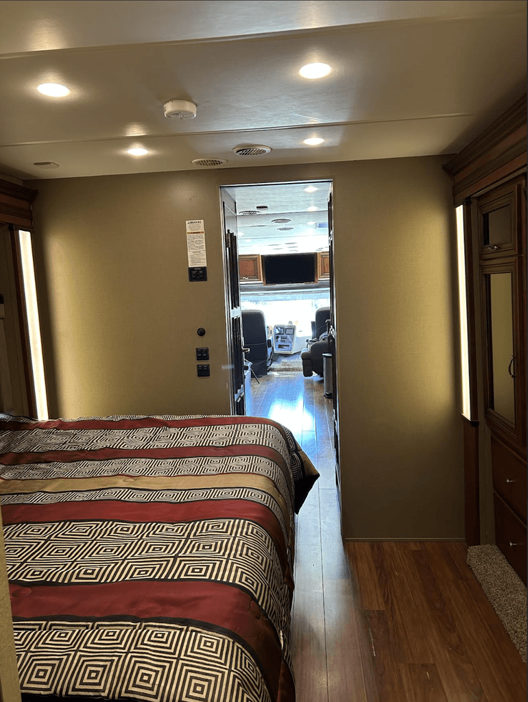 2015 Newmar Canyon Star 3953 - National Vehicle