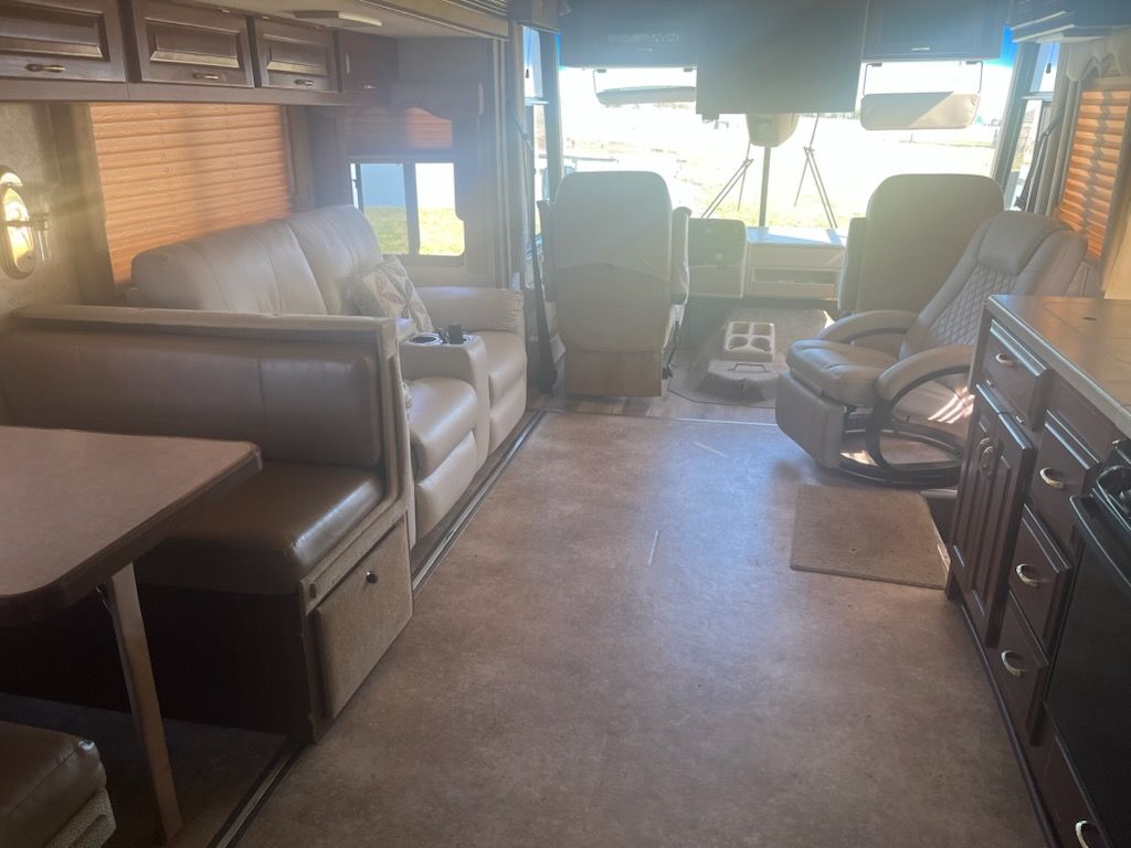 2005 Newmar Scottsdale 3201 - National Vehicle