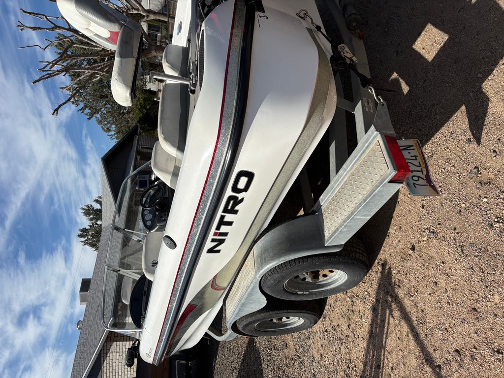 2004 Nitro 288 Sport - National Vehicle