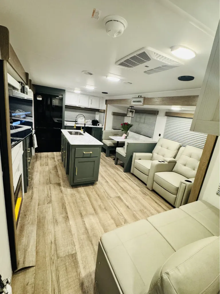 2025 Heartland Eddie Bauer 32MKS - National Vehicle