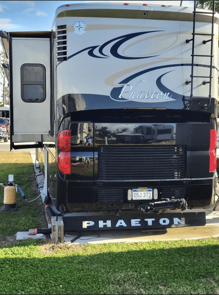 ヌ 2011 Tiffin Motorhomes Phaeton 40QTH - National Vehicle