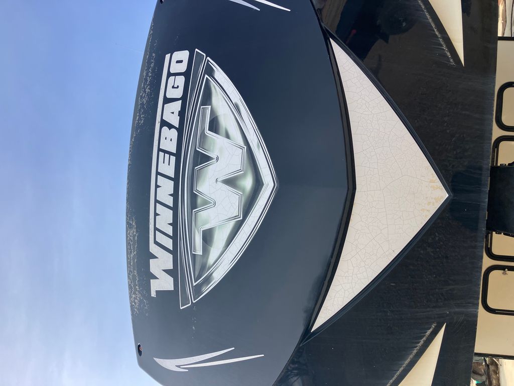 がん 2017 Winnebago Destination 37FL - National Vehicle
