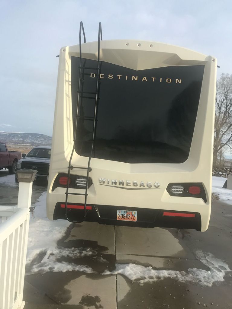 がん 2017 Winnebago Destination 37FL - National Vehicle
