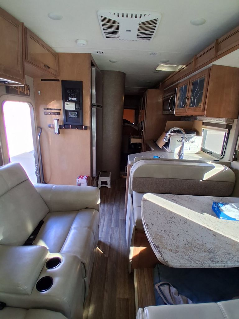 2018 Thor Motor Coach Quantum WS31 - National Vehicle