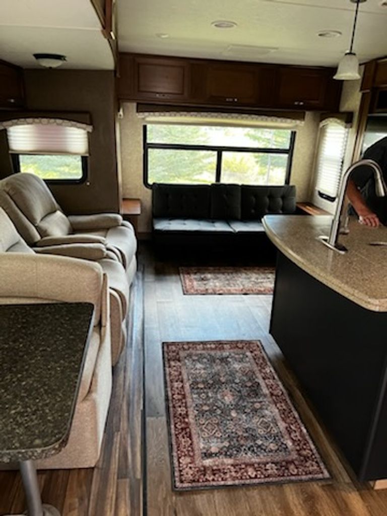 2017 Highland Ridge Roamer 323RLS - National Vehicle